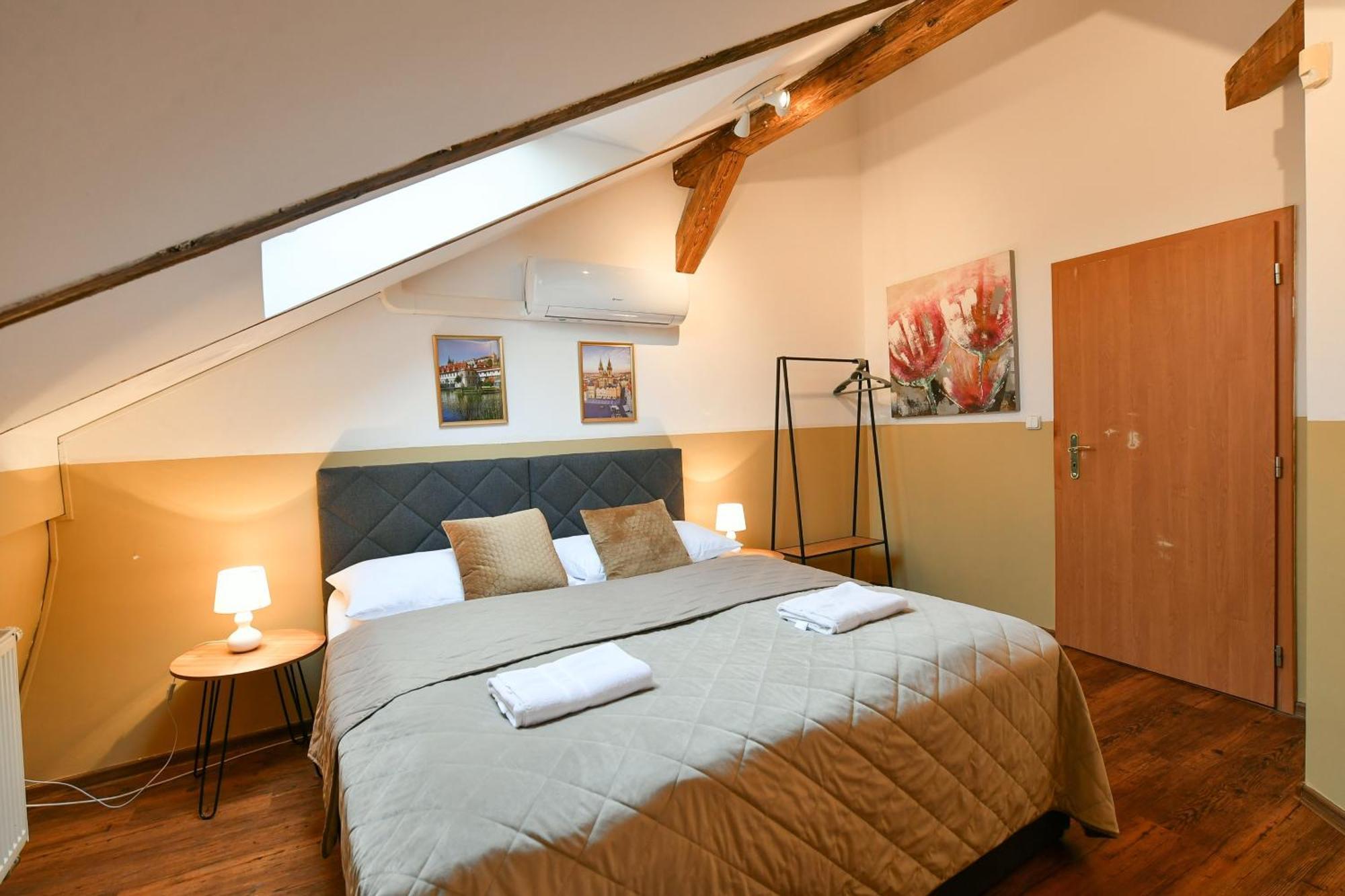 Amazing Charles Bridge Apartment Πράγα Εξωτερικό φωτογραφία