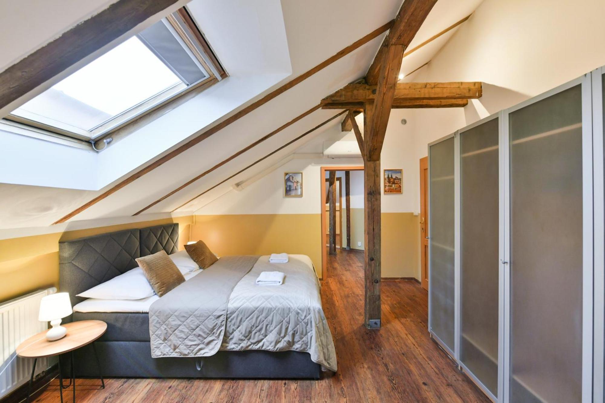 Amazing Charles Bridge Apartment Πράγα Εξωτερικό φωτογραφία