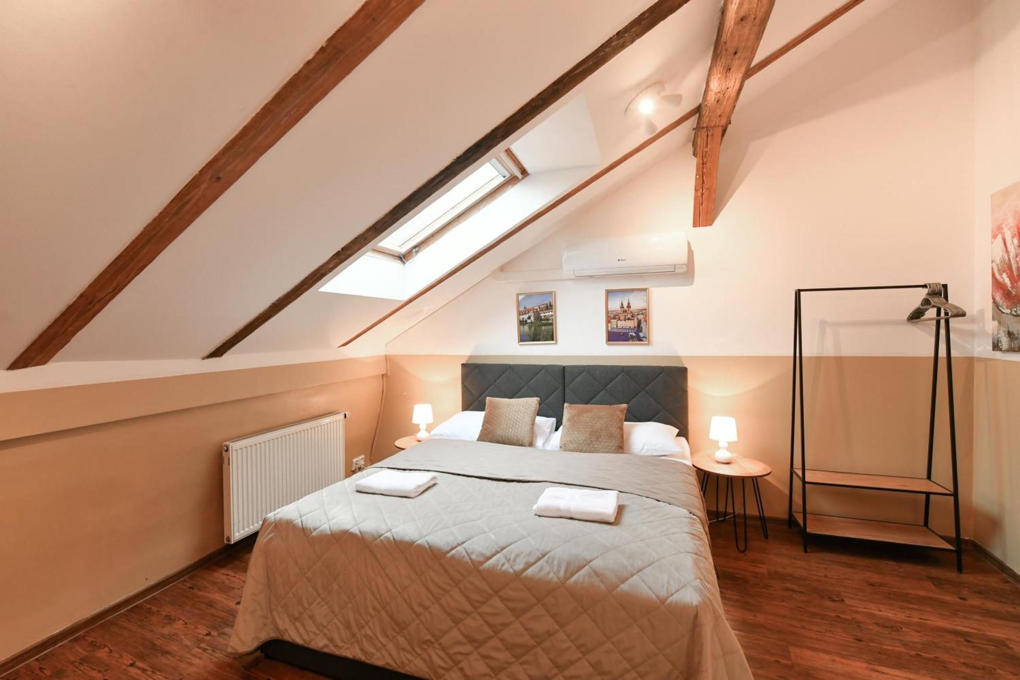 Amazing Charles Bridge Apartment Πράγα Εξωτερικό φωτογραφία